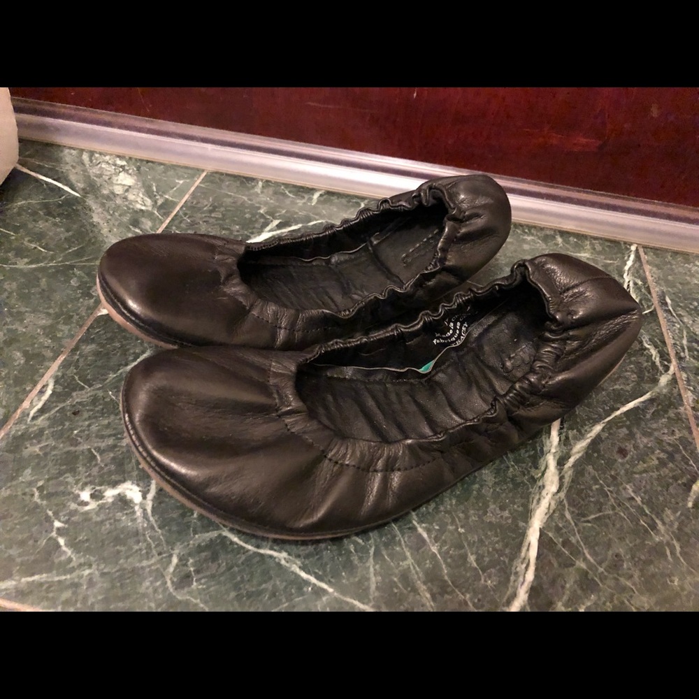 Soft Moc Tracey black leather ballerina flats